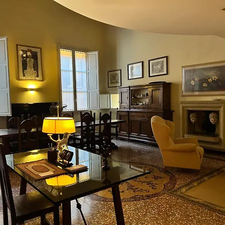 Medieval Art Loft Διαμέρισμα *
